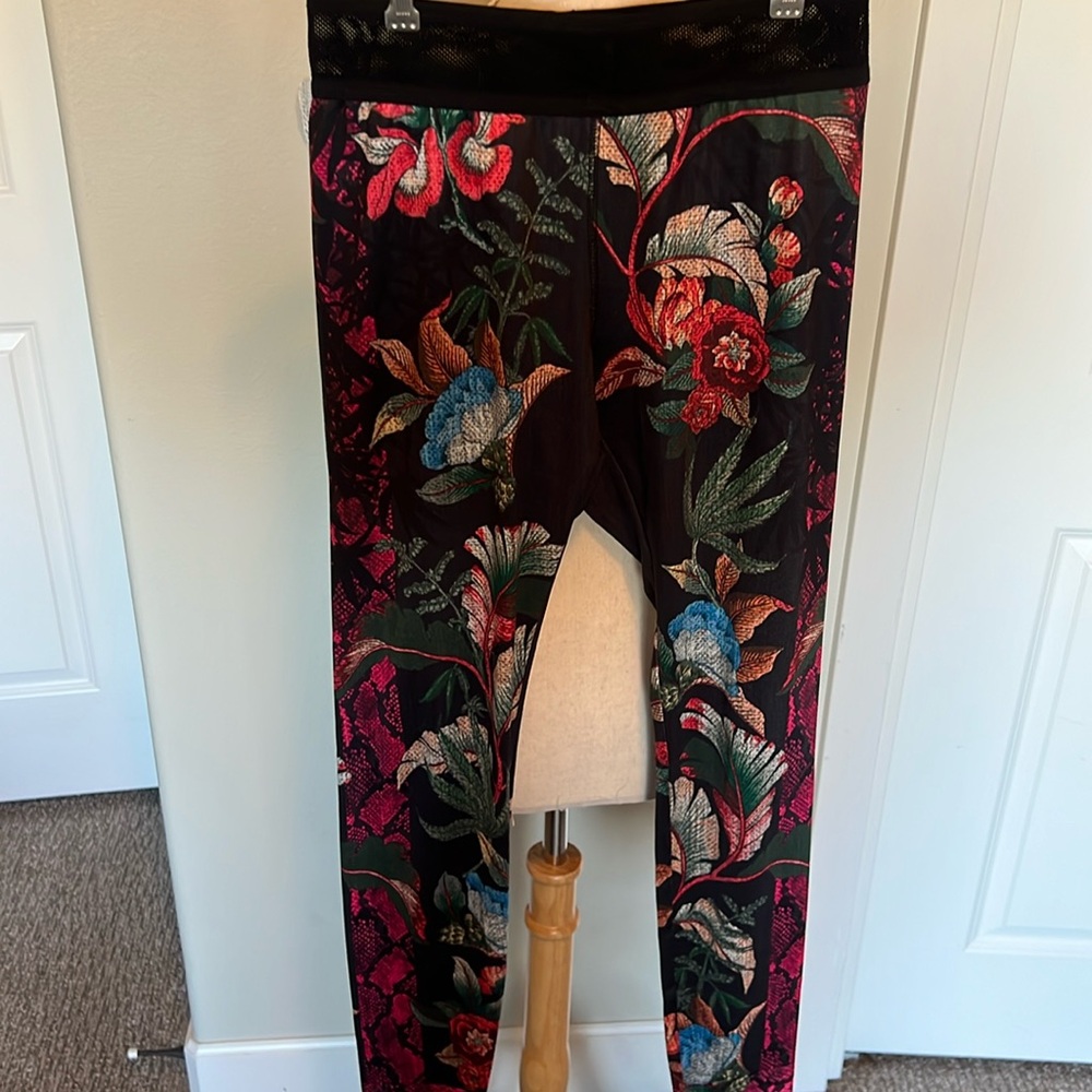 Pam & Gela floral/snake skin leggings , size small